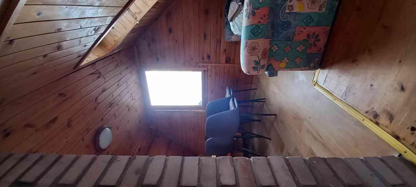 Zahrádku se zahradním domkem a skleníkem - foto 8