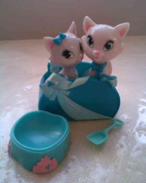 Barbie s chodícím řehtajícím koněm - foto 5