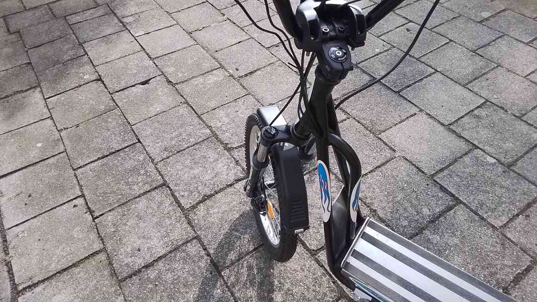 Elektrokoloběžka Perut City - foto 3