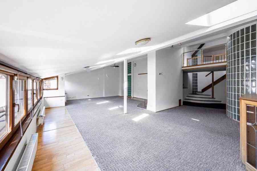 Prodej mezonetového bytu 6+kk (237 m2), 4 ložnice s koupelnou, sauna a vířivka, Vozová 8, Praha 2 - foto 6