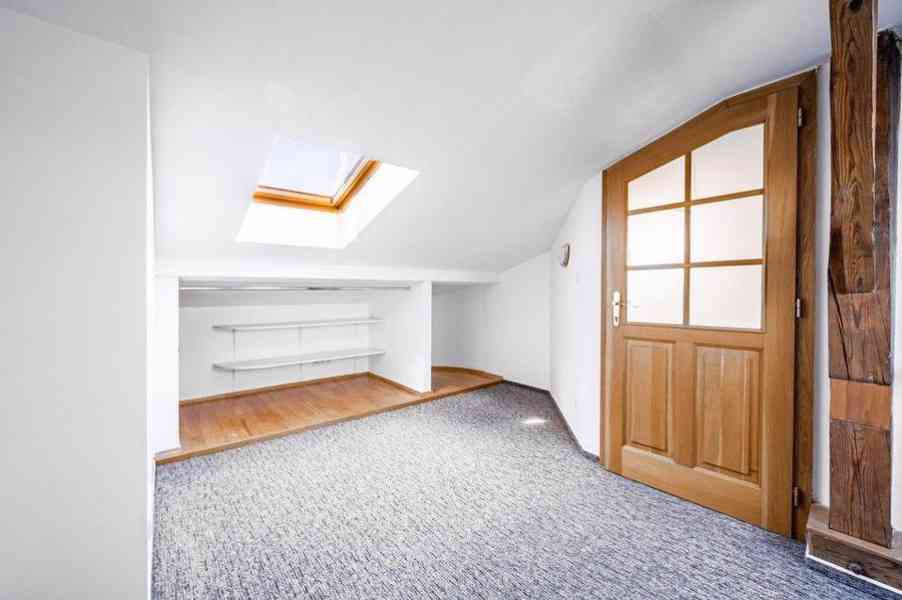 Prodej mezonetového bytu 6+kk (237 m2), 4 ložnice s koupelnou, sauna a vířivka, Vozová 8, Praha 2 - foto 8
