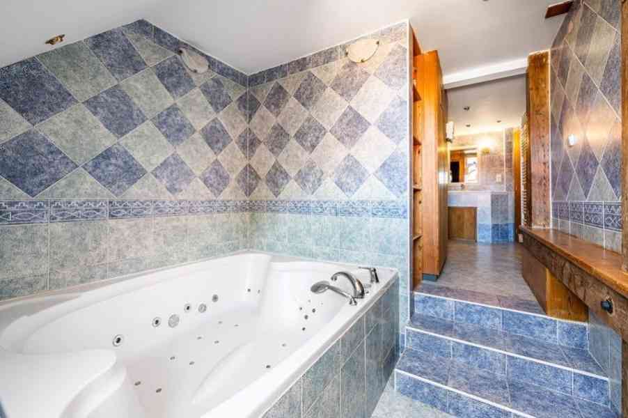 Prodej mezonetového bytu 6+kk (237 m2), 4 ložnice s koupelnou, sauna a vířivka, Vozová 8, Praha 2 - foto 3