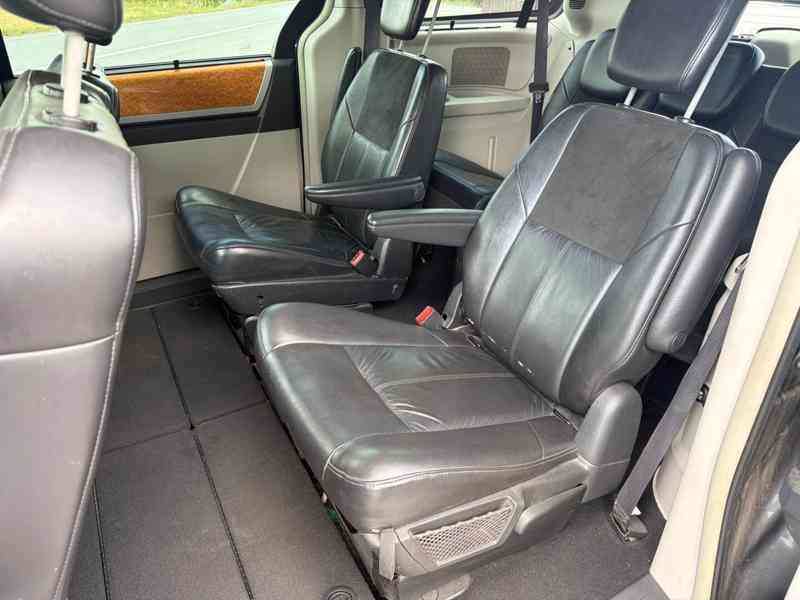 Chrysler Grand Voyager 3.8 RT LPG, Kůže EU 2008 - foto 12