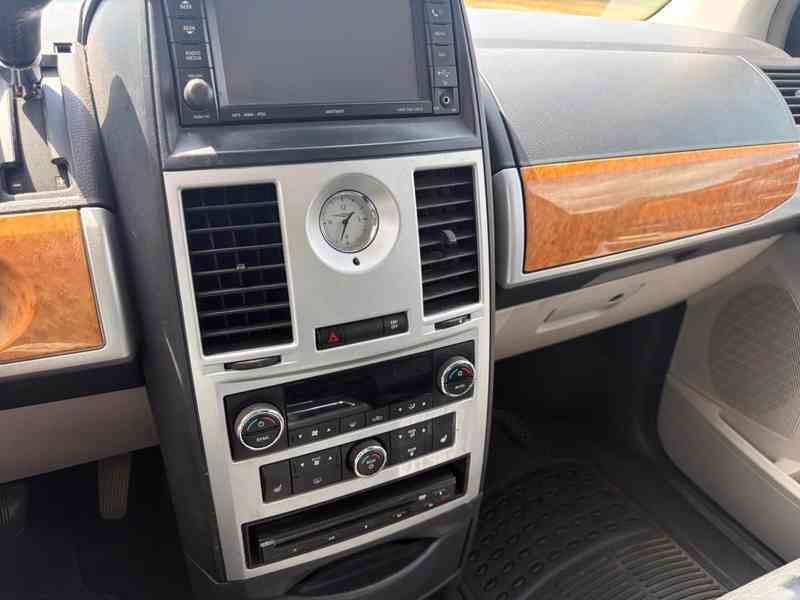 Chrysler Grand Voyager 3.8 RT LPG, Kůže EU 2008 - foto 15