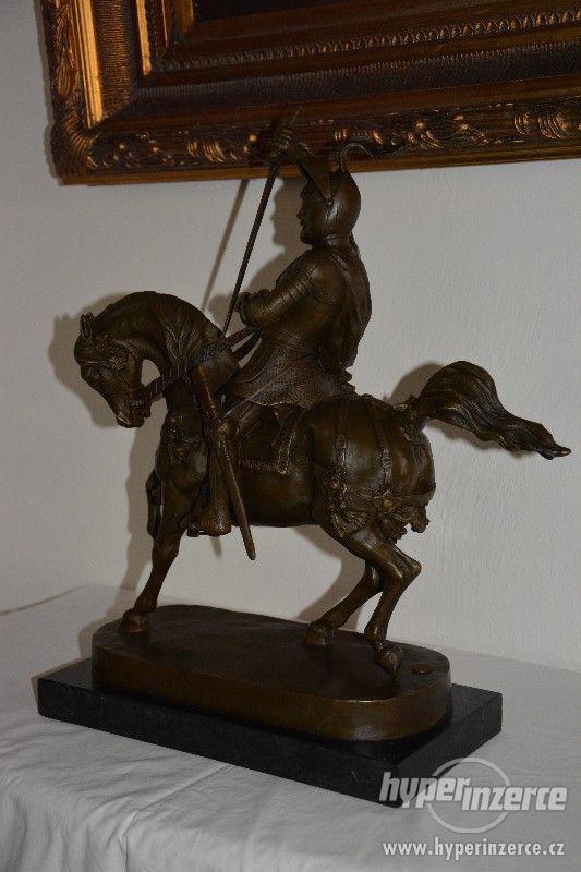 Zámecká bronzová socha rytíře na koni-TOP - foto 2