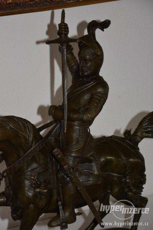 Zámecká bronzová socha rytíře na koni-TOP - foto 4