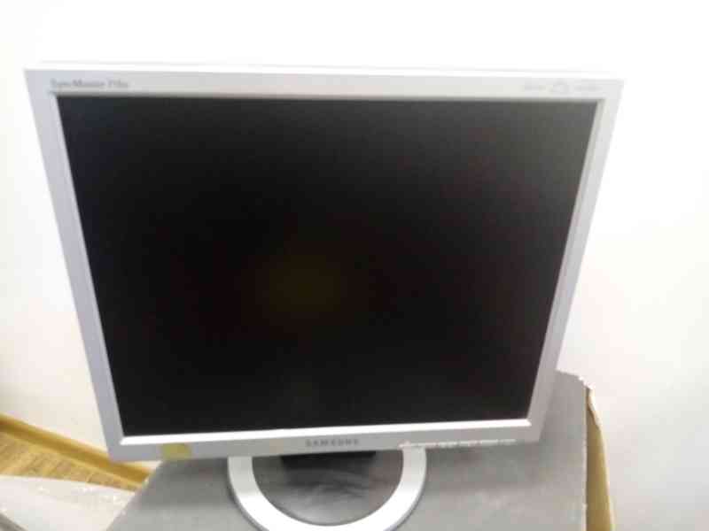 Prodám funkční LCD monitor značky SAMSUNG uhlopříčka 17" - foto 1