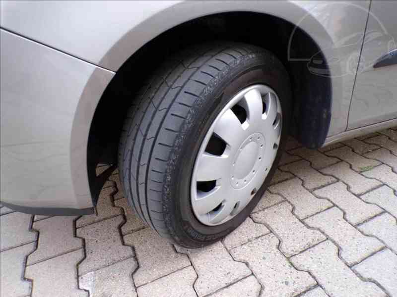 Škoda Fabia 1,2 i 51KW 12V KLIMATIZACE - foto 22