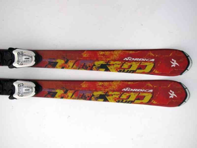 Carvingové lyže Nordica Hot Rod 140 cm - 8888-S25-76 - foto 2