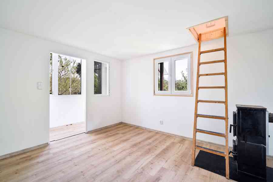 Prodej chatky 2+1 s pergolou a bazénem v Roztokách - foto 10