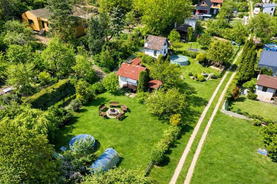 Prodej chatky 2+1 s pergolou a bazénem v Roztokách - foto 31