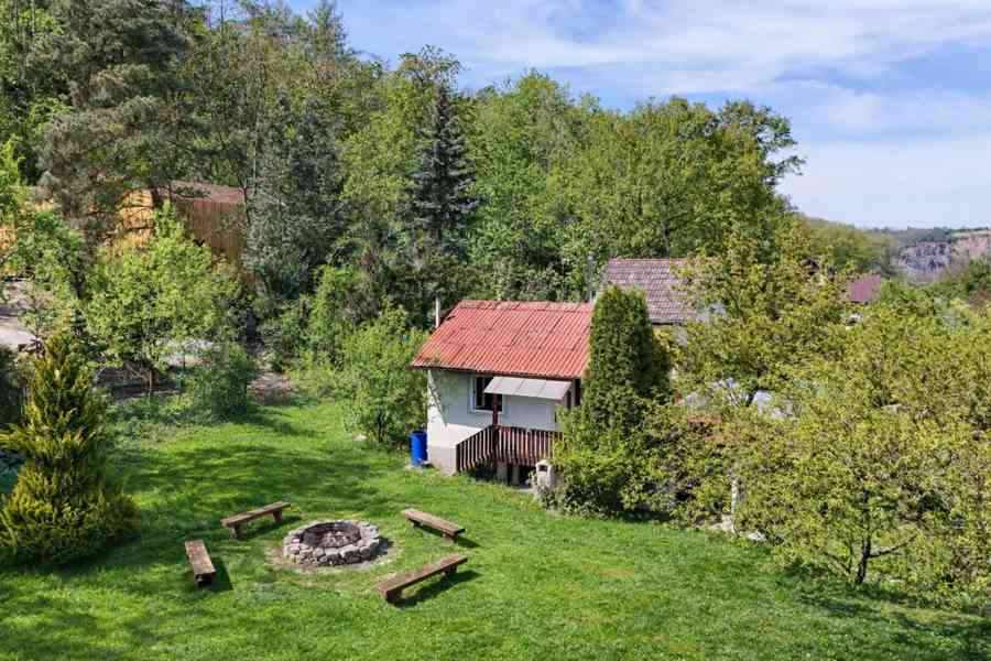 Prodej chatky 2+1 s pergolou a bazénem v Roztokách - foto 2