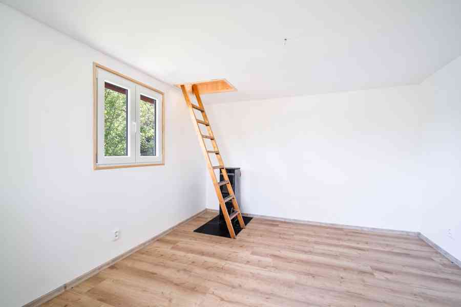 Prodej chatky 2+1 s pergolou a bazénem v Roztokách - foto 11