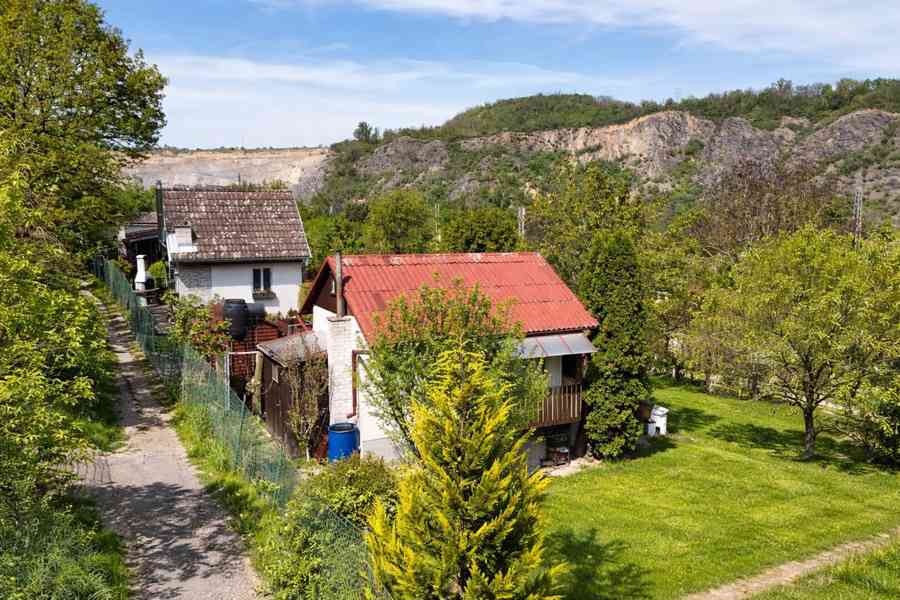 Prodej chatky 2+1 s pergolou a bazénem v Roztokách - foto 30