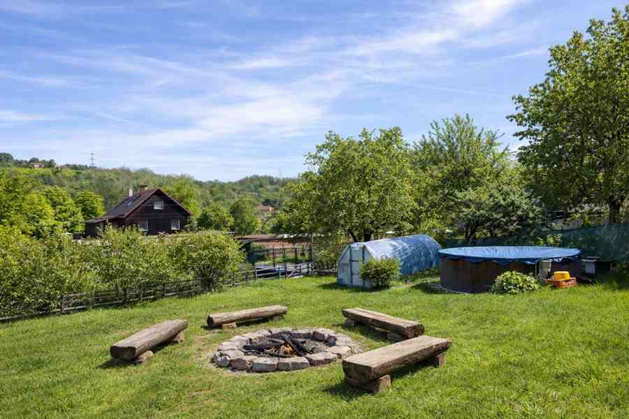 Prodej chatky 2+1 s pergolou a bazénem v Roztokách - foto 32