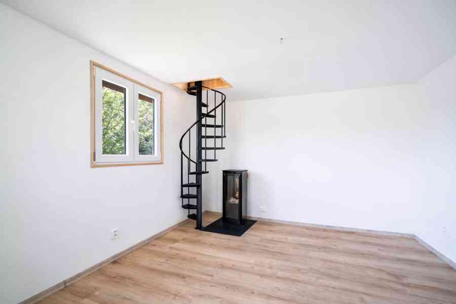 Prodej chatky 2+1 s pergolou a bazénem v Roztokách - foto 13