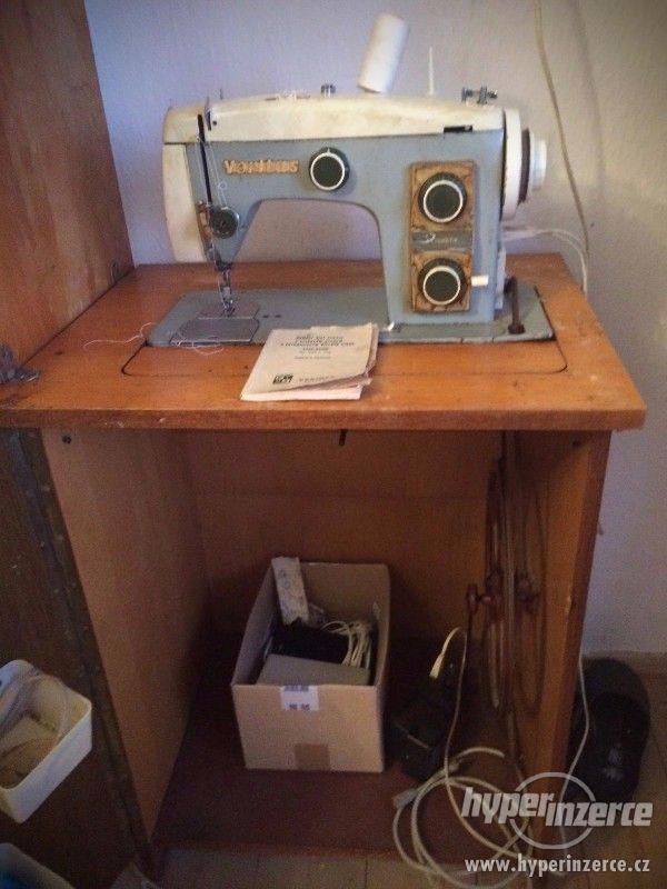 Starý šicí stroj Veritas - foto 1