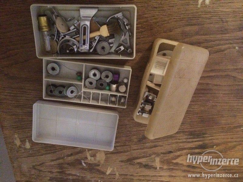 Starý šicí stroj Veritas - foto 3