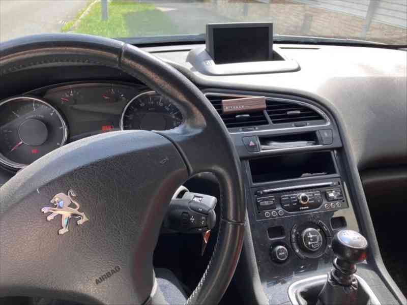 Peugeot 5008 2,0 HDi 110 kW, r.v. 2015, super s - foto 12