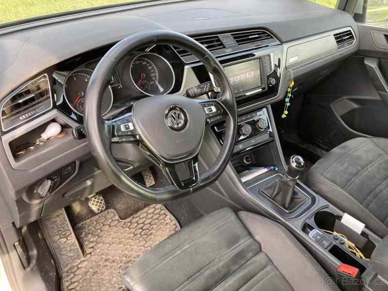 VW Touran 2.0 TDi 110 kW, r. v. 2016  - foto 18