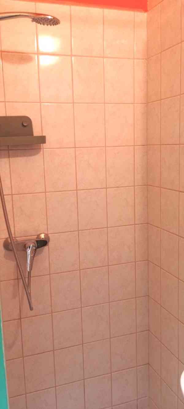 Loftový byt 1+1 (30 m2), pro 1-2 studenty/ky, RD, centrum - foto 6