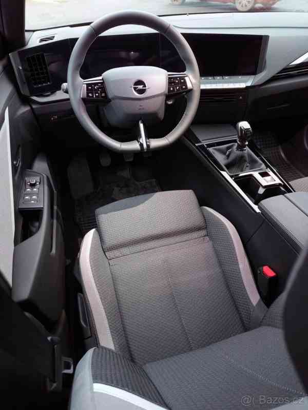 Opel Astra 1,2   96kw MT6 - foto 12