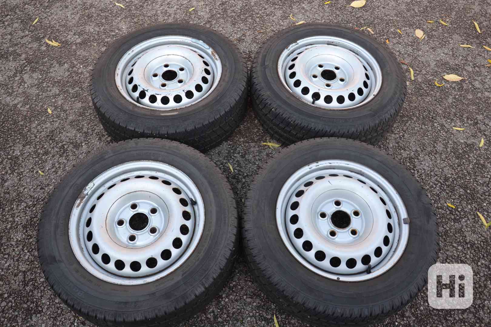 VW T5,T6 (6.1) - Sada pěkných zimních kol 205/65R16C zánovní - foto 1