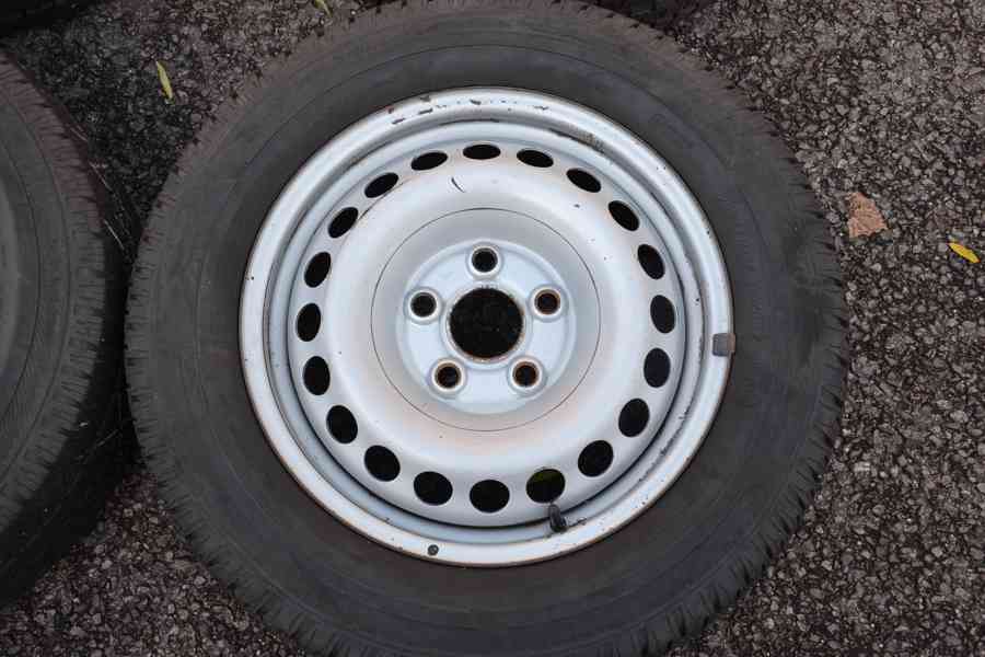 VW T5,T6 (6.1) - Sada pěkných zimních kol 205/65R16C zánovní - foto 5