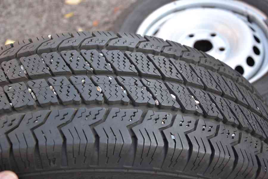 VW T5,T6 (6.1) - Sada pěkných zimních kol 205/65R16C zánovní - foto 14