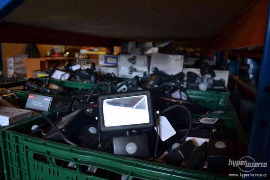 4x Luceco LFSP18B150 Černá Slimline LED Guardian Floodlight - foto 4