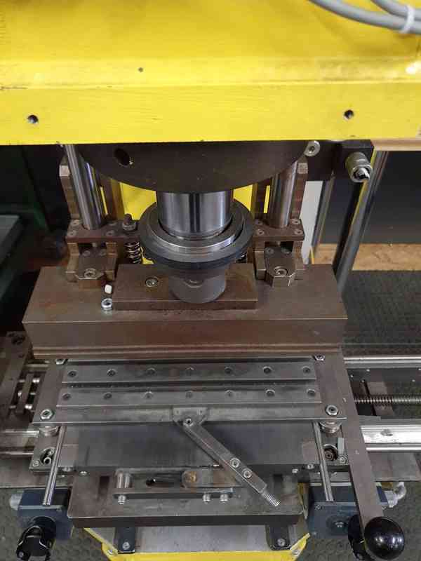 Rakovnické tvářecí stroje CDCR 13/43-11 - Lis hydraulický - foto 2