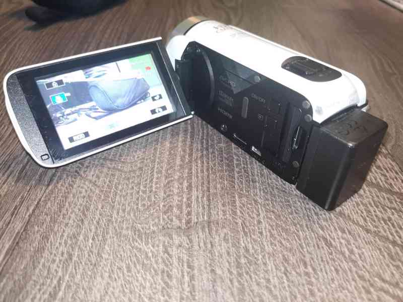 Videokamera Canon Legria HF R606 bílá + příslušenství - foto 3
