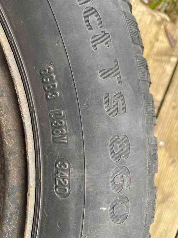 Zimní pneu 215/55 R16 s plech. disky na Peugeot Partner - foto 3