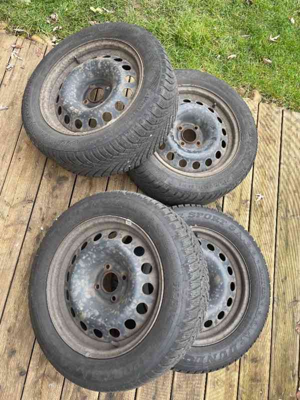 Zimní pneu 215/55 R16 s plech. disky na Peugeot Partner - foto 1