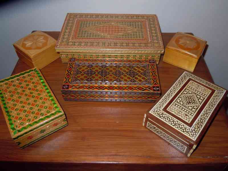 Staré dřevěné krabičky – šperkovnice vykládané slámou, kostí - foto 1