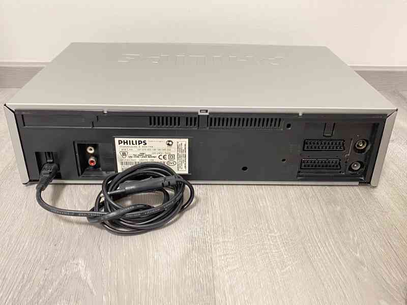 Značkový VHS videorekordér PHILIPS VR570 - foto 6