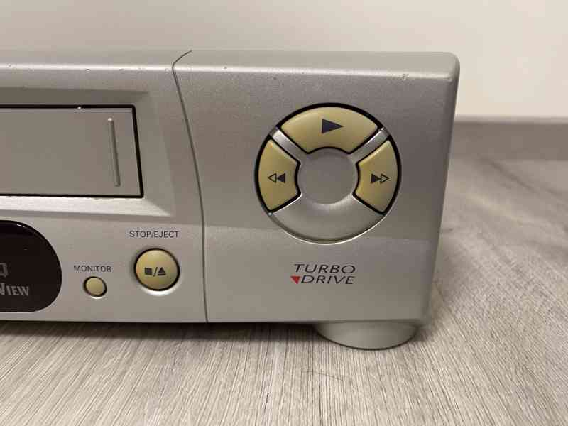 Značkový VHS videorekordér PHILIPS VR570 - foto 4