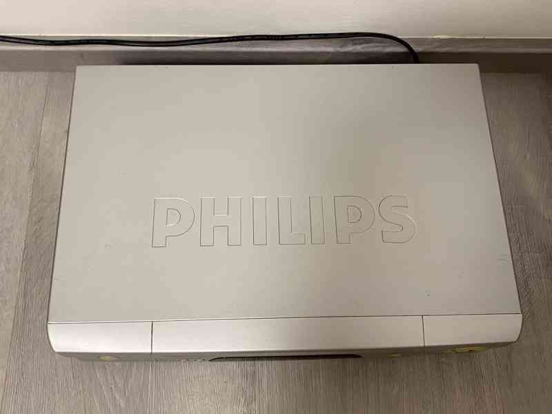 Značkový VHS videorekordér PHILIPS VR570 - foto 5