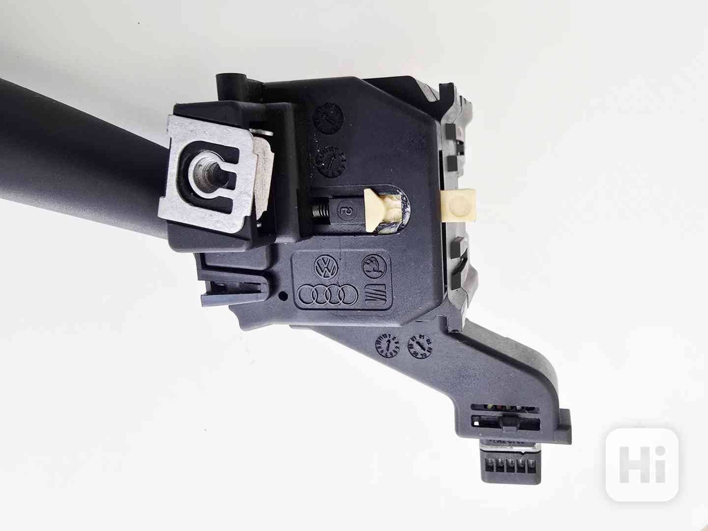 Škoda SUPERB multifunkce volantu levá 3T0959537E - foto 1