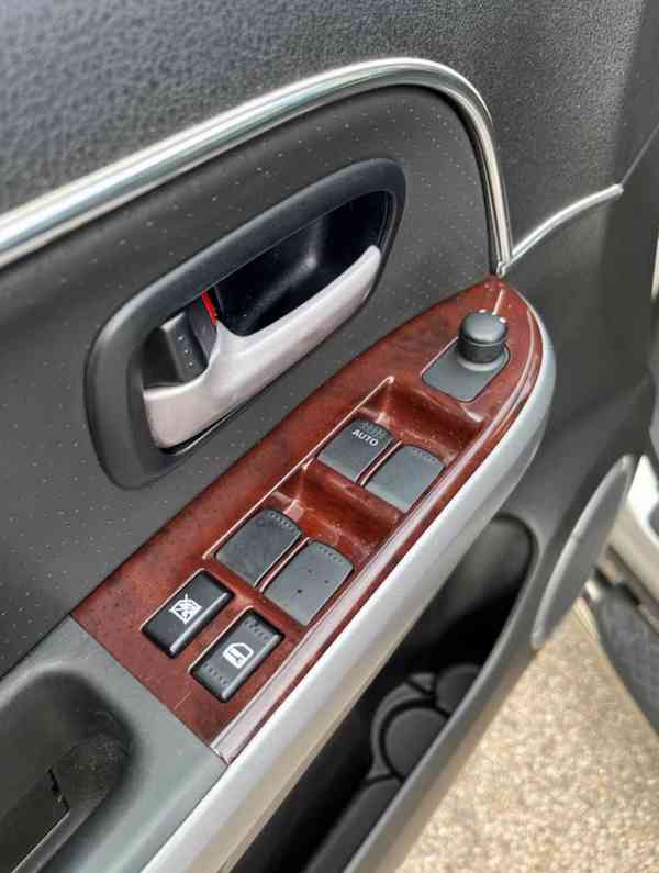 Suzuki Grand Vitara 2.0i Comfort+ benzín 103kw - foto 17