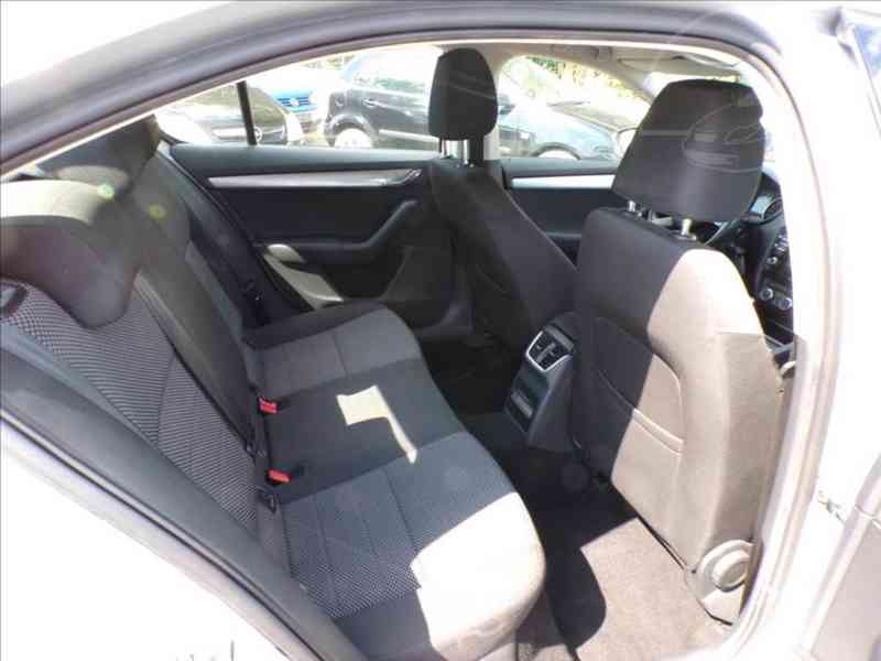 Škoda Octavia 1,6 TDI DIGI.KLIMA - foto 12