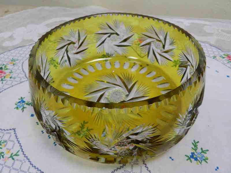Krásná stará broušená masivní žlutá Mísa  - foto 3