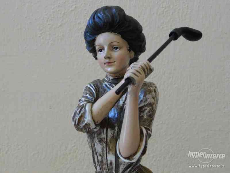 Golfistka - dekorativní socha - foto 5