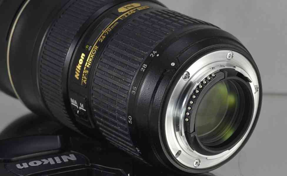 Nikon AF-S NIKKOR 24-70mm F/2.8 G ED **FX formát  - foto 6