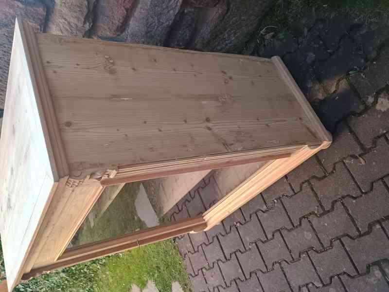 stará vitrína - foto 2