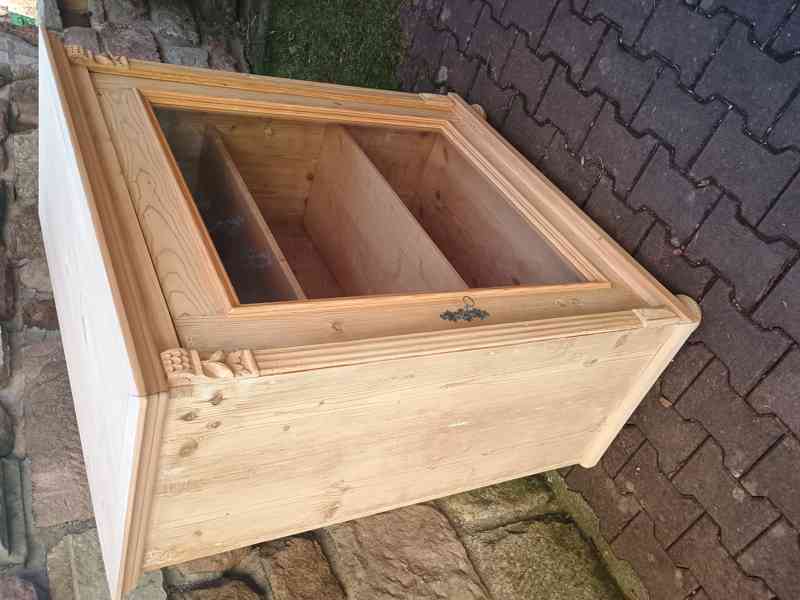 stará vitrína - foto 3