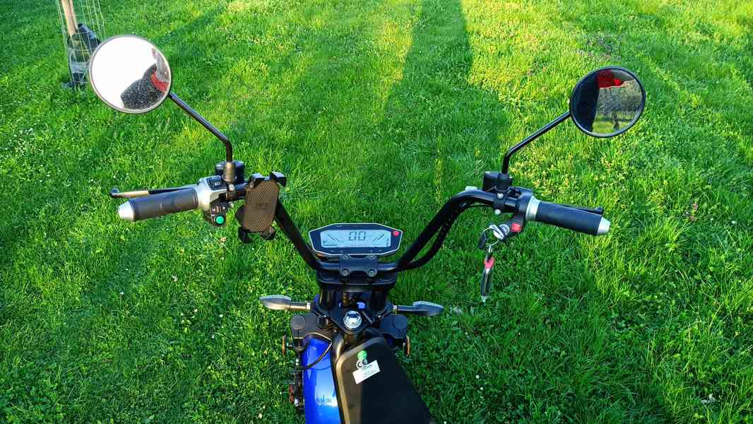 Silná velká elektro koloběžka Chopper 3000 W - foto 2