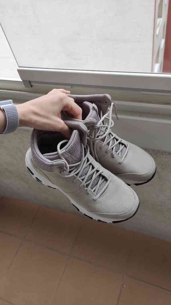 Kožené zimní sportovní boty Skechers s paměťovou pěnou