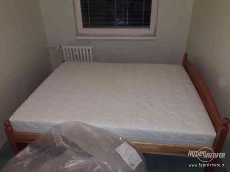 Prodám manželskou postel masiv borovice - foto 2