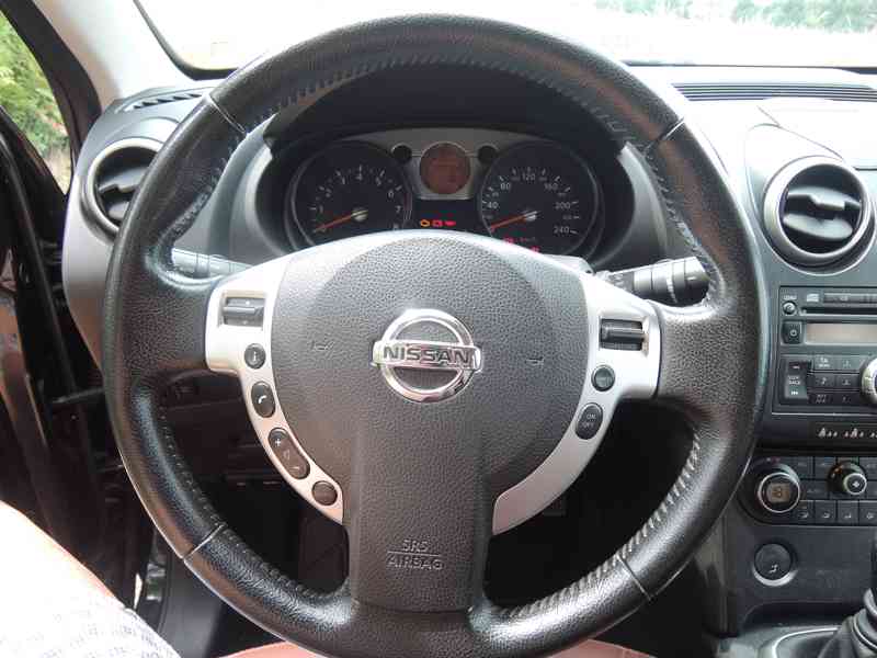 Nissan Qashqai 2.0 16V 104kW, Panorama, kůže - foto 7